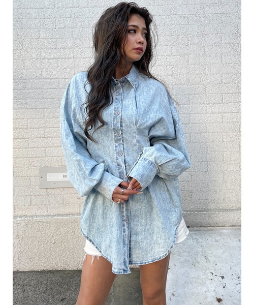 EGOIST（エゴイスト）の「ウエストタックデザインデニムシャツ（シャツ/ブラウス・レディース・サックスブルー・FREE）」の2枚目の写真