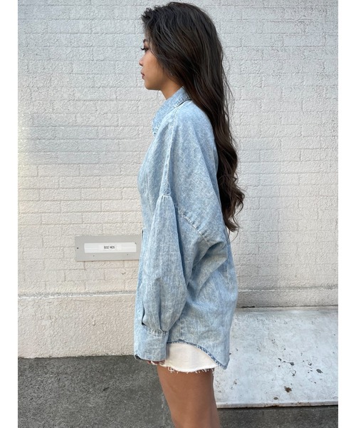 EGOIST（エゴイスト）の「ウエストタックデザインデニムシャツ（シャツ/ブラウス・レディース・サックスブルー・FREE）」の3枚目の写真