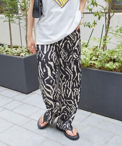 PUBLUX(パブリュクス)の「【PUBLUX/パブリュクス】 アニマル柄プリントパンツ(その他パンツ・レディース・オレンジ系その他/ゼブラ・フリ-)」の1枚目の写真