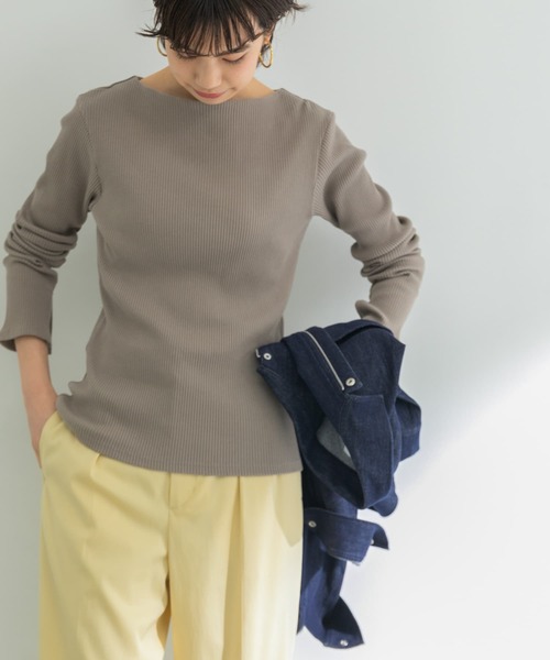 URBAN RESEARCH(アーバンリサーチ)の「袖スリットボートネックカットソー(Tシャツ/カットソー・レディース・イエロー/モカ/オフホワイト/ライトグレー・FREE)」の4枚目の写真
