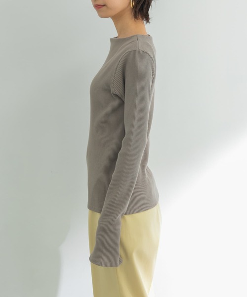 URBAN RESEARCH(アーバンリサーチ)の「袖スリットボートネックカットソー(Tシャツ/カットソー・レディース・イエロー/モカ/オフホワイト/ライトグレー・FREE)」の11枚目の写真