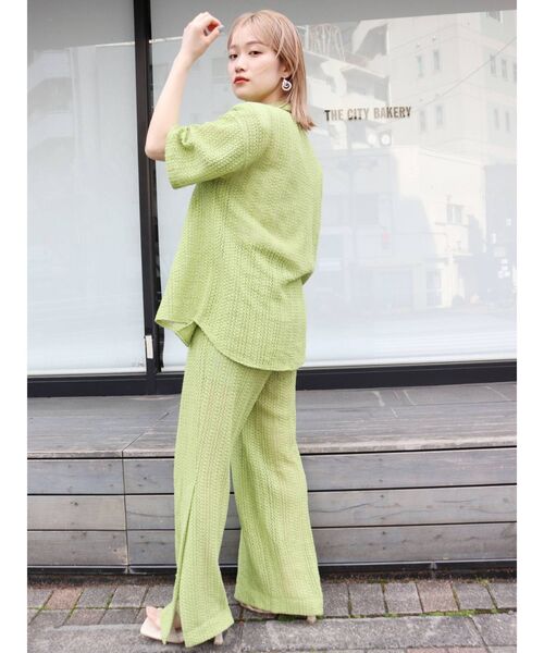 MURUA（ムルーア）の「メッシュスリットパンツ【セットアップ着用可】（スウェットパンツ・レディース・ブラック/グリーン/アイボリー・FREE）」の16枚目の写真