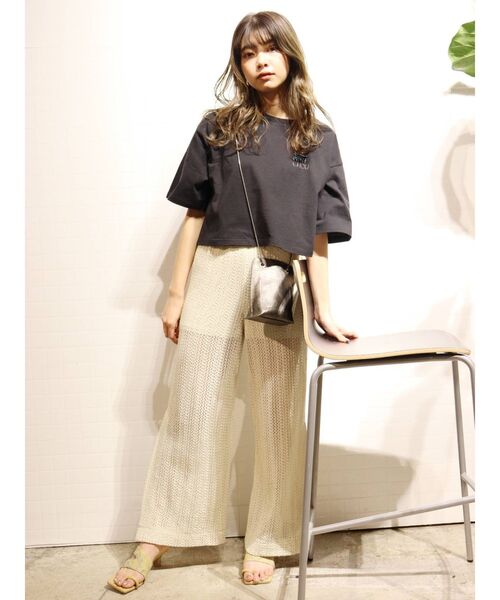 MURUA（ムルーア）の「メッシュスリットパンツ【セットアップ着用可】（スウェットパンツ・レディース・ブラック/グリーン/アイボリー・FREE）」の12枚目の写真