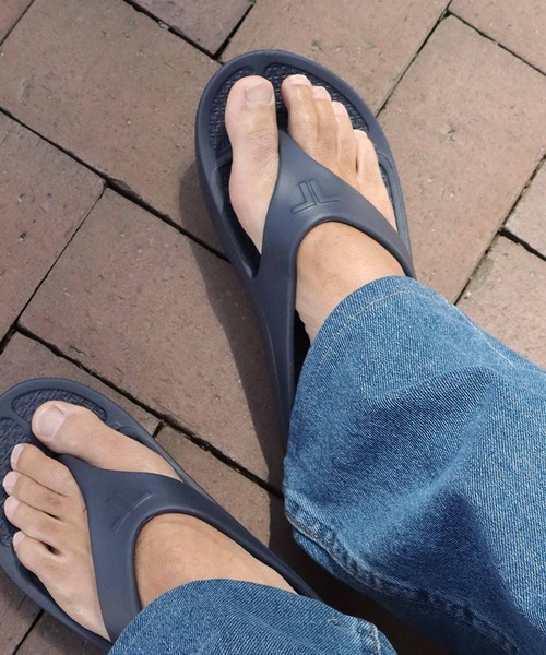 TELIC(テリック)の「TELIC/テリック ENERGY FLIP FLOP サンダル リカバリーサンダル(サンダル・メンズ・ブルー/ピンク/オレンジ系その他/ブラック/ダークブラウン/ブルー系その他/オレンジ系その他2/ベージュ/レッド系その他/ブラック×シルバー/ホワイト/グレー/ライム/マルチ/レッド系その他2/スモークグレー/ダークネイビー/ミント/オレンジ/ブラウン/ターコイズブルー/アイボリー/キャメル/ライトグリーン・S/XL/ML/M/L/XS)」の17枚目の写真