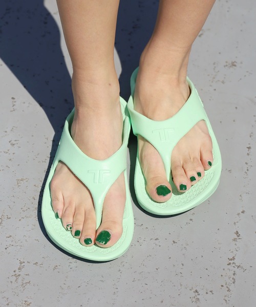 TELIC(テリック)の「TELIC/テリック ENERGY FLIP FLOP サンダル リカバリーサンダル(サンダル・メンズ・ブルー/ピンク/オレンジ系その他/ブラック/ダークブラウン/ブルー系その他/オレンジ系その他2/ベージュ/レッド系その他/ブラック×シルバー/ホワイト/グレー/ライム/マルチ/レッド系その他2/スモークグレー/ダークネイビー/ミント/オレンジ/ブラウン/ターコイズブルー/アイボリー/キャメル/ライトグリーン・S/XL/ML/M/L/XS)」の13枚目の写真