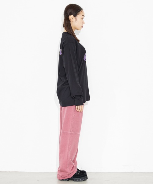 X-girl（エックスガール）の「OLD ENGLISH LOGO L/S TEE（Tシャツ/カットソー・レディース・ブラック/ホワイト/アッシュ・L/XL/M/S）」の9枚目の写真