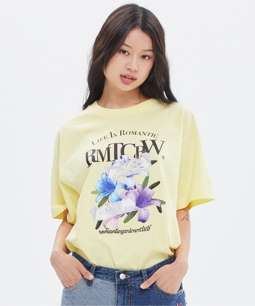 ROMANTIC CROWN(ロマンティッククラウン)の「【ROMANTIC CROWN】PASTEL LILY TEE / ロマンティッククラウン パステル リリー フラワー グラフィック Tシャツ(Tシャツ/カットソー・メンズ・ネイビー/ライトグレー/ライトイエロー・SMALL/X-LARGE/LARGE/MEDIUM)」の1枚目の写真