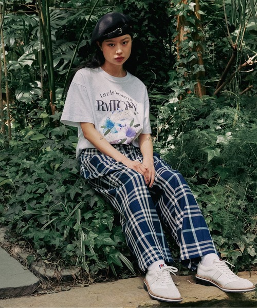 ROMANTIC CROWN(ロマンティッククラウン)の「【ROMANTIC CROWN】PASTEL LILY TEE / ロマンティッククラウン パステル リリー フラワー グラフィック Tシャツ(Tシャツ/カットソー・メンズ・ネイビー/ライトグレー/ライトイエロー・SMALL/X-LARGE/LARGE/MEDIUM)」の17枚目の写真