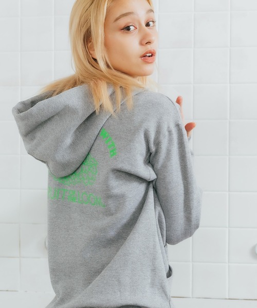 FRUIT OF THE LOOM（フルーツオブザルーム）の「FRUIT OF THE LOOM/フルーツオブザルーム FTL×ROOP TOKYO 別注 グラフィックパーカー フーディ（パーカー・レディース・ブラック×ホワイト/グレー/ホワイト×ブラック・L/XL/S/M）」の11枚目の写真