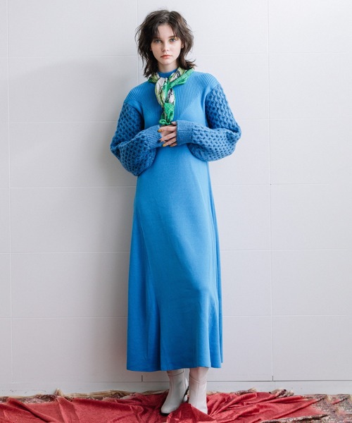 AULA AILA(アウラアイラ)の「フレアニットワンピース(ワンピース・レディース・ブラック/グレー/ブルー・0)」の4枚目の写真