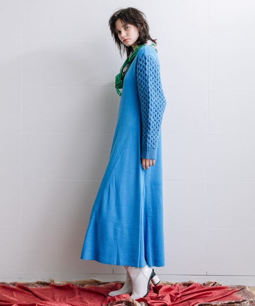 AULA AILA(アウラアイラ)の「フレアニットワンピース(ワンピース・レディース・ブラック/グレー/ブルー・0)」の5枚目の写真