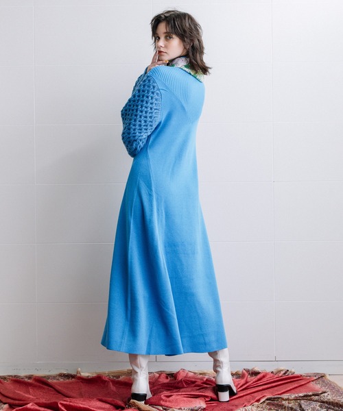 AULA AILA(アウラアイラ)の「フレアニットワンピース(ワンピース・レディース・ブラック/グレー/ブルー・0)」の6枚目の写真