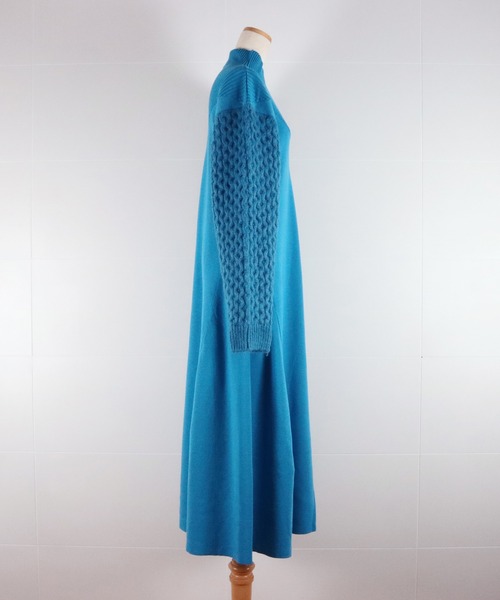 AULA AILA(アウラアイラ)の「フレアニットワンピース(ワンピース・レディース・ブラック/グレー/ブルー・0)」の8枚目の写真