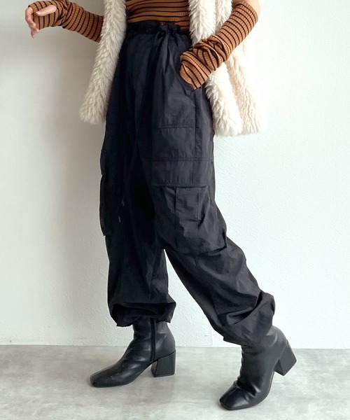 w closet（ダブルクローゼット）の「裾リボンナイロンカーゴパンツ（カーゴパンツ・レディース・ラベンダー/カーキ/ブラック・FREE）」の22枚目の写真