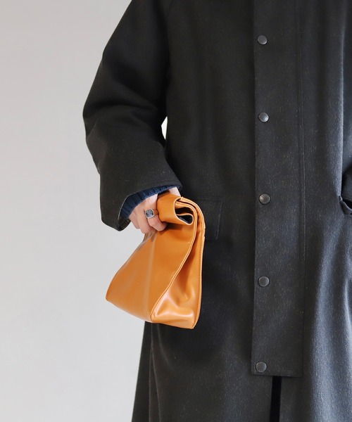 DEVICE（デバイス）の「~ cafe holic ~ 2way ロール ショルダーバッグ ハンドバッグ【Mr.SZK ×DEVICE コラボ】（ハンドバッグ・メンズ・キャメル/ブラック・FREE）」の16枚目の写真