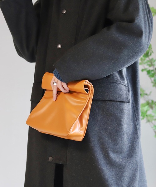 DEVICE（デバイス）の「~ cafe holic ~ 2way ロール ショルダーバッグ ハンドバッグ【Mr.SZK ×DEVICE コラボ】（ハンドバッグ・メンズ・キャメル/ブラック・FREE）」の18枚目の写真