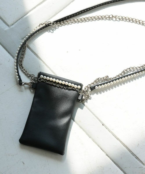 DONOBAN（ドノバン）の「【尾﨑 美紀×Donobanコラボ】パールドキュメントケース（ボディバッグ/ウエストポーチ・レディース・ブラック・ONESIZE）」の2枚目の写真