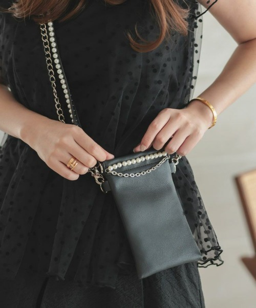 DONOBAN（ドノバン）の「【尾﨑 美紀×Donobanコラボ】パールドキュメントケース（ボディバッグ/ウエストポーチ・レディース・ブラック・ONESIZE）」の8枚目の写真