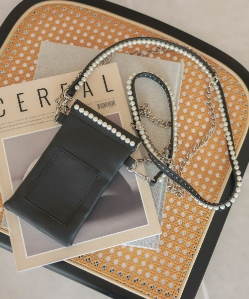 DONOBAN（ドノバン）の「【尾﨑 美紀×Donobanコラボ】パールドキュメントケース（ボディバッグ/ウエストポーチ・レディース・ブラック・ONESIZE）」の11枚目の写真