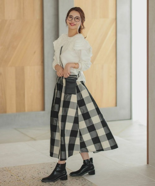 DONOBAN（ドノバン）の「【尾﨑 美紀×Donobanコラボ】パールドキュメントケース（ボディバッグ/ウエストポーチ・レディース・ブラック・ONESIZE）」の4枚目の写真