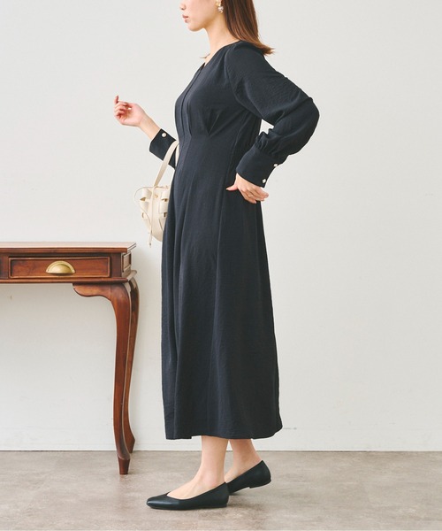 Chez toi（シェトワ）の「Vネックウエストタックワンピース（ワンピース・レディース・ブラック/ベージュ/カーキ・FREE）」の21枚目の写真