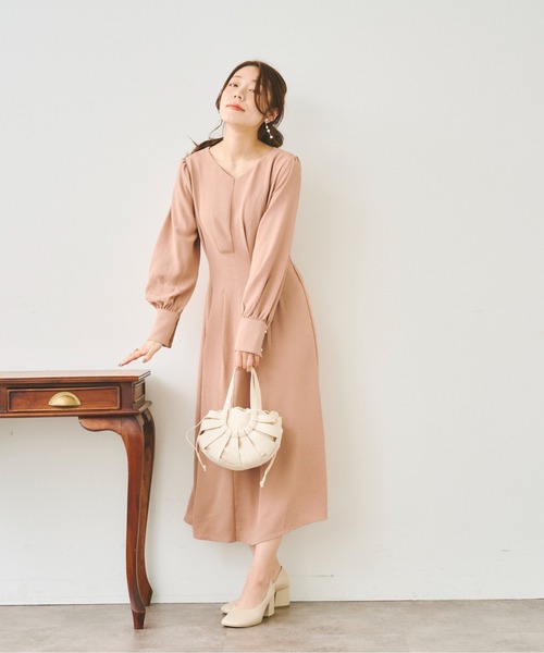 Chez toi（シェトワ）の「Vネックウエストタックワンピース（ワンピース・レディース・ブラック/ベージュ/カーキ・FREE）」の10枚目の写真