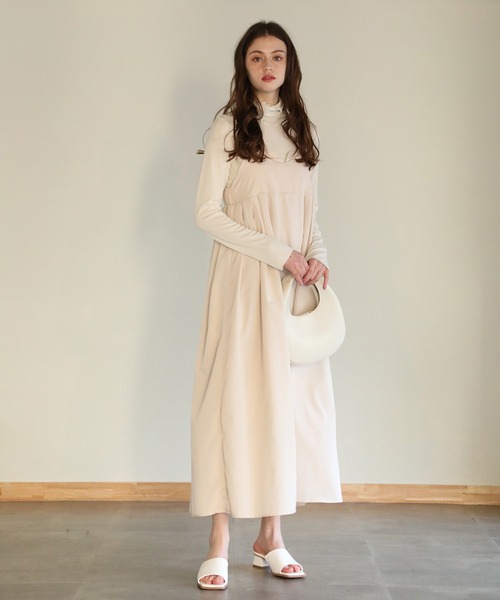 aity(アイティ)の「ソフトタフタタックキャミワンピース(ワンピース・レディース・アイボリー/ブラック・M)」の15枚目の写真
