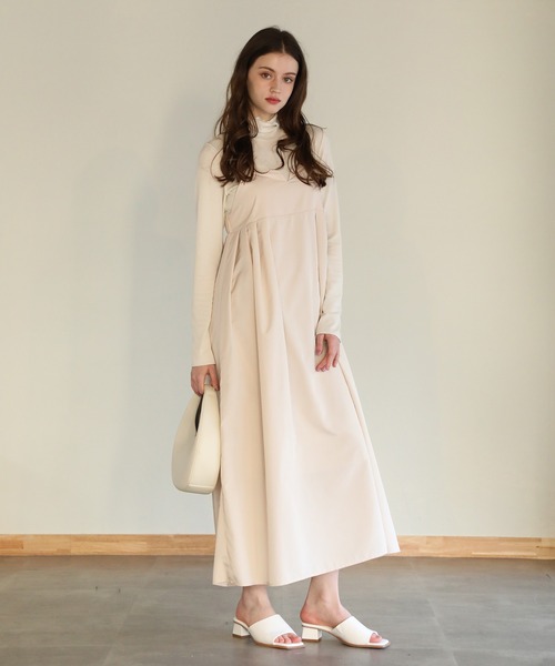 aity(アイティ)の「ソフトタフタタックキャミワンピース(ワンピース・レディース・アイボリー/ブラック・M)」の9枚目の写真