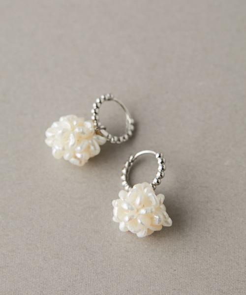 ear PAPILLONNER(イアパピヨネ)の「パールプチブーケピアス(ピアス(両耳用)・レディース・シルバー/ゴールド・FREE)」の7枚目の写真