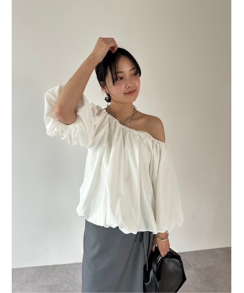 HANNE（アン）の「ボリュームオフショルブラウス（シャツ/ブラウス・レディース・ホワイト/ネイビー・フリー）」の4枚目の写真