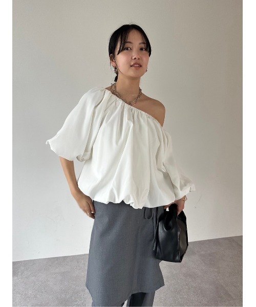 HANNE（アン）の「ボリュームオフショルブラウス（シャツ/ブラウス・レディース・ホワイト/ネイビー・フリー）」の6枚目の写真