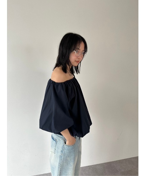 HANNE（アン）の「ボリュームオフショルブラウス（シャツ/ブラウス・レディース・ホワイト/ネイビー・フリー）」の8枚目の写真
