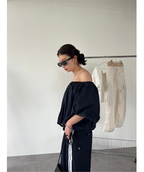 HANNE（アン）の「ボリュームオフショルブラウス（シャツ/ブラウス・レディース・ホワイト/ネイビー・フリー）」の14枚目の写真