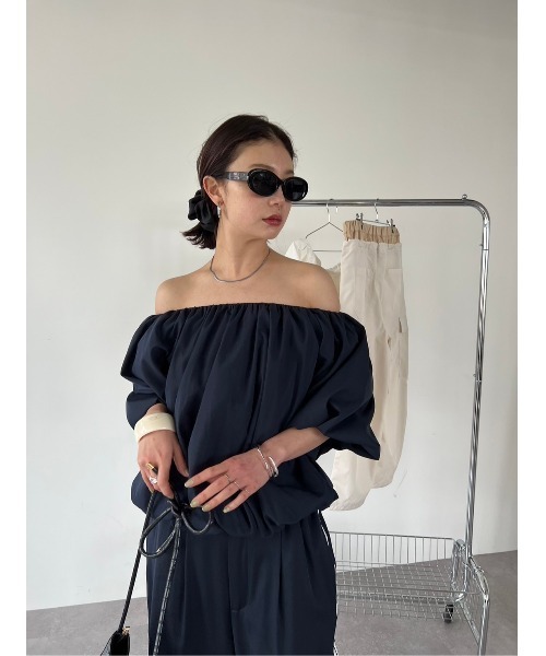 HANNE（アン）の「ボリュームオフショルブラウス（シャツ