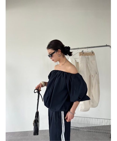 HANNE（アン）の「ボリュームオフショルブラウス（シャツ/ブラウス・レディース・ホワイト/ネイビー・フリー）」の16枚目の写真