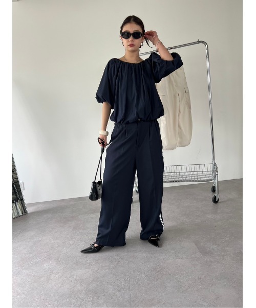 HANNE（アン）の「ボリュームオフショルブラウス（シャツ/ブラウス・レディース・ホワイト/ネイビー・フリー）」の12枚目の写真