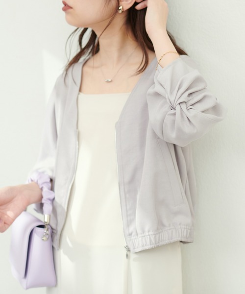 natural couture(ナチュラルクチュール)の「ねじり袖お上品ライトブルゾン(ブルゾン・レディース・ライトベージュ/グレイッシュベージュ/ネイビー・FREE)」の2枚目の写真