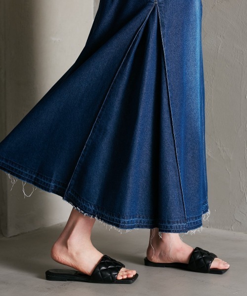 Soiunique（スワユニーク）の「サイドプリーツデニムマキシ丈スカート ［Soiunique］（スカート・レディース・ブルー/ネイビー/ワンウォッシュ・LL/M/L/S）」の19枚目の写真