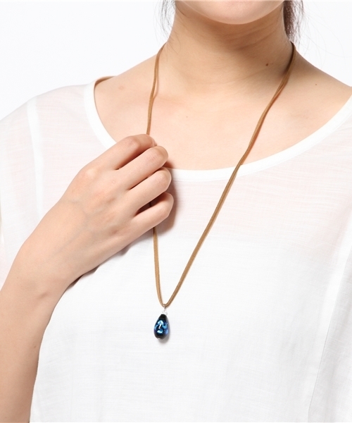 チャイハネ（チャイハネ）の「【チャイハネ】瑠璃色 蛍玉（ほたるだま）レザーネックレス（ネックレス・レディース・その他・FREE）」の5枚目の写真