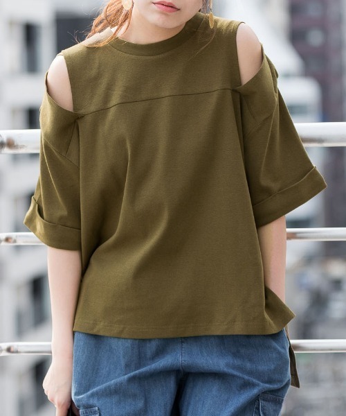 atONE（アットワン）の「atONE オープンショルダー半袖Tシャツ（Tシャツ/カットソー・レディース・ブラック系その他/杢グレー/カーキ/オフホワイト・4L～5L/LL～3L/M-L）」の4枚目の写真