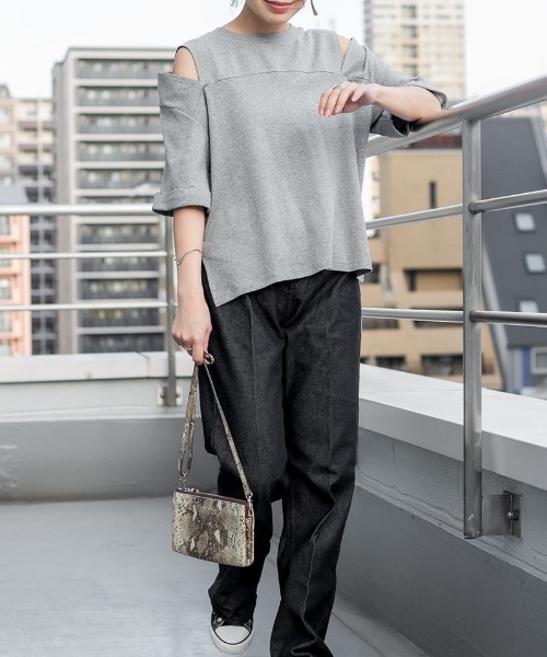 atONE（アットワン）の「atONE オープンショルダー半袖Tシャツ（Tシャツ/カットソー・レディース・ブラック系その他/杢グレー/カーキ/オフホワイト・4L～5L/LL～3L/M-L）」の19枚目の写真