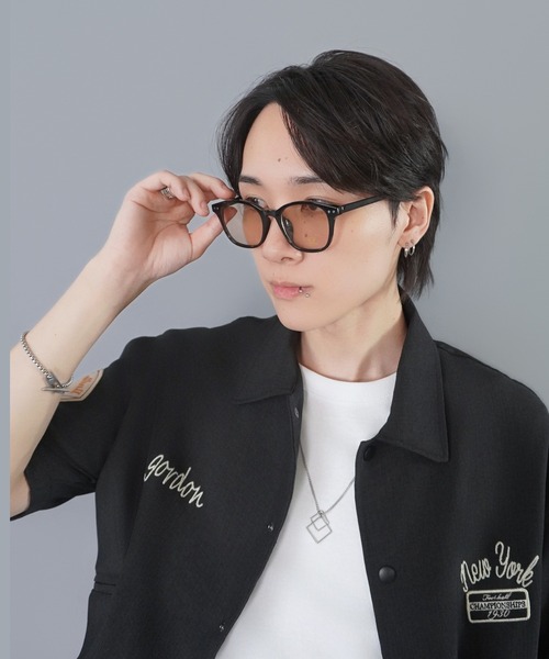 SPINNS(スピンズ)の「スクエアカラーサングラス/サイドデザイン(サングラス・メンズ・ブラック系その他/ブラック×ブルー/ブラック×ベージュ・ONESIZE)」の9枚目の写真