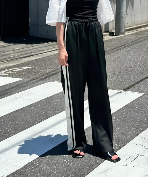 AS KNOW AS plus（アズノゥアズプラス）の「〇サイドライントラックパンツ（その他パンツ・レディース・ブラック/アイボリー/グリーン・FREE）」の8枚目の写真