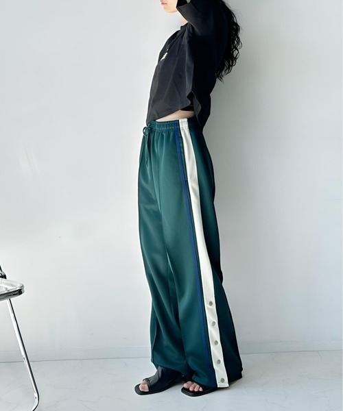 AS KNOW AS plus（アズノゥアズプラス）の「〇サイドライントラックパンツ（その他パンツ・レディース・ブラック/アイボリー/グリーン・FREE）」の9枚目の写真