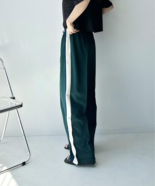AS KNOW AS plus（アズノゥアズプラス）の「〇サイドライントラックパンツ（その他パンツ・レディース・ブラック/アイボリー/グリーン・FREE）」の10枚目の写真