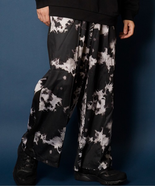 unrelaxing（アンリラクシング）の「Easy Wide Track Pants  ルーズフィットイージートラックパンツ（その他パンツ・メンズ・ブラウン系2/スミクロ/ネイビー系2/ブラック系3/ブラック×ブラック/ブラック系2/グリーン系2/パープル系2/ネイビー系1/ブラウン系1/ブラック系1/ホワイト系2/ブラック×パープル/ブルー系2/ホワイト系1/グリーン系1/ベージュ系2/ブラック系4/ホワイト×パープル/ライトホワイト/ダークオリーブ/ブラック系その他/ブルー系5/ブルー系6/ダークグリーン系/ダークグリーン系6/ライトグリーン系1/ブラック系5/ブラック系6/ブラック系9/ブラウン系3/その他26/その他35/ブラック系その他3/ブラック系その他6/グレー系その他2/チェリーレッド/A/D/N/P/ブラック×ピンク/パイソン/チャコールグレー×ブラック/ダークブラック/ライトブラック/ブラック×ブルー/ホワイト×エメラルドグリーン・FREE）」の22枚目の写真