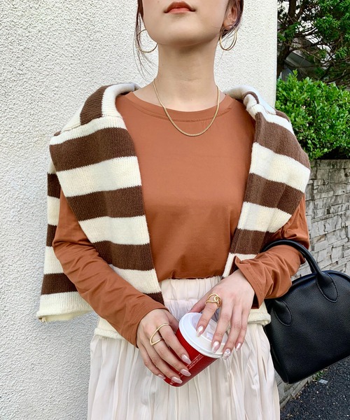 EPICKS（エピックス）の「カラフルベーシックロングTシャツ（Tシャツ/カットソー・レディース・ワイン/ブラック/ブルー/オレンジ/ホワイト/オレンジ系その他/ライトパープル/ブラウン/グリーン/ライム/イエロー/グレー/パープル・L/XL/M）」の4枚目の写真