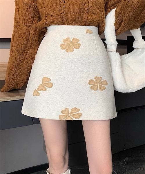 Dream garden(ドリームガーデン)の「花刺繍ミニスカート(スカート・レディース・ベージュ/ブラック・M/L/XL/S)」の1枚目の写真