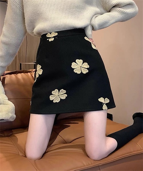 Dream garden(ドリームガーデン)の「花刺繍ミニスカート(スカート・レディース・ベージュ/ブラック・M/L/XL/S)」の12枚目の写真