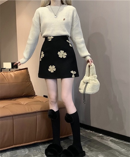 Dream garden(ドリームガーデン)の「花刺繍ミニスカート(スカート・レディース・ベージュ/ブラック・M/L/XL/S)」の3枚目の写真